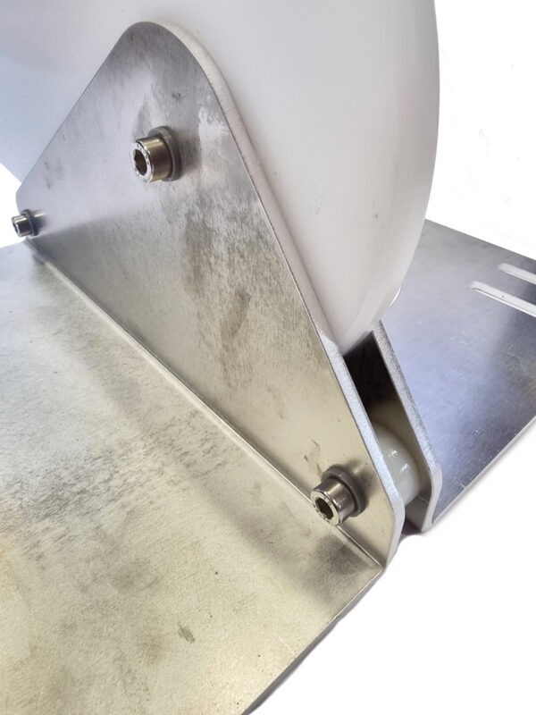 RETRACTABLE CENTRE DAGGERBOARD SYSTEM